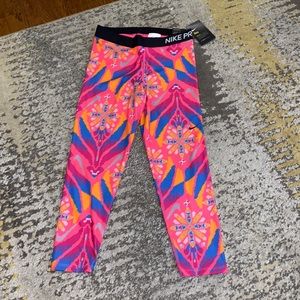 Nike Pro Tight Fit Crop Leggings Medium